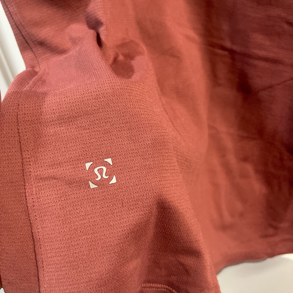 Lululemon Men's Crewneck T-Shirt in Brick Red No Size Tags L/M - Picture 3 of 3
